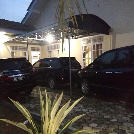 Oemah Sadewa Homestay Cilacap Bagian luar foto