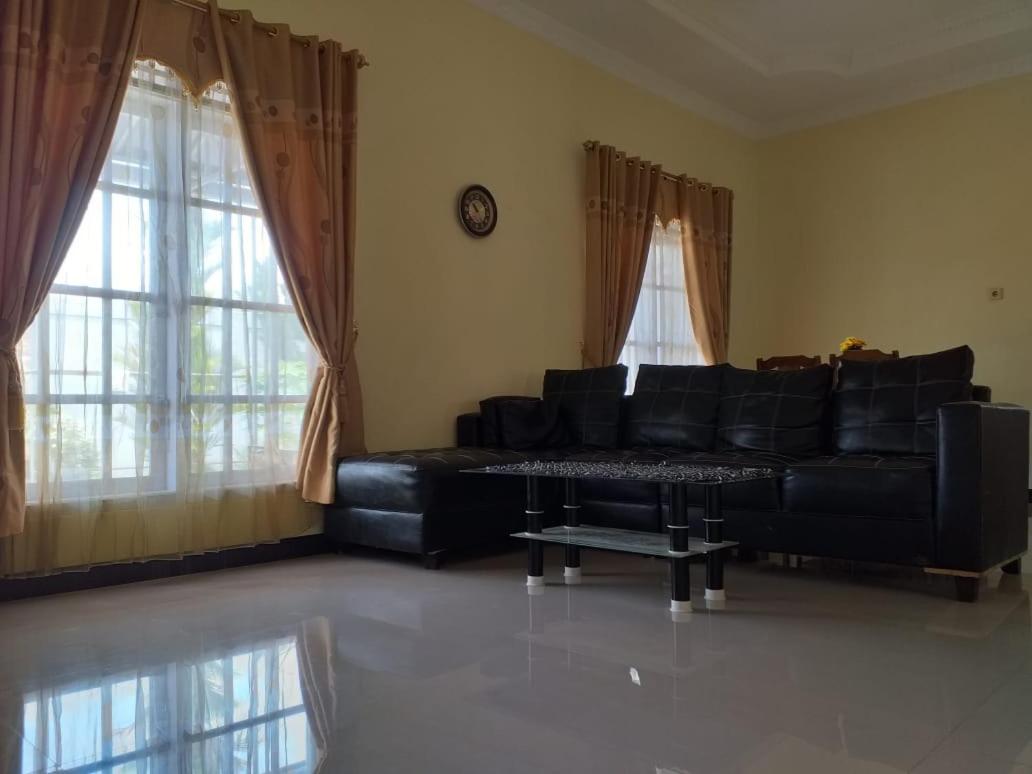 Oemah Sadewa Homestay Cilacap Bagian luar foto