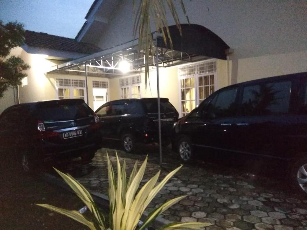 Oemah Sadewa Homestay Cilacap Bagian luar foto